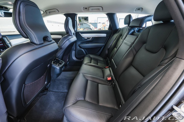 Volvo V90 B4 140kW Momentum Pro 2021