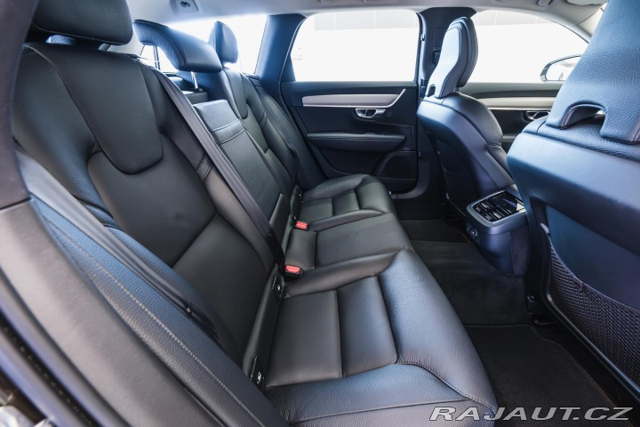 Volvo V90 B4 140kW Momentum Pro 2021