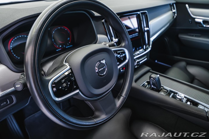Volvo V90 B4 140kW Momentum Pro 2021