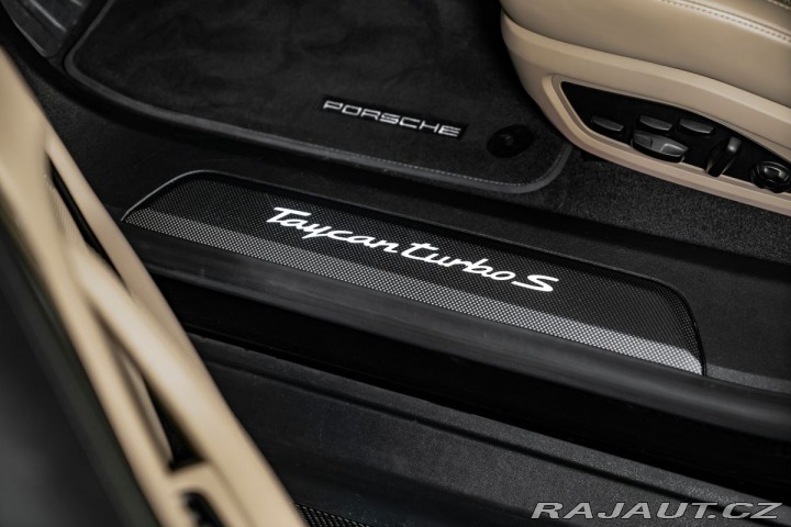 Porsche Taycan Turbo S Keramiky Pano PDL 2021