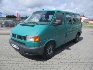 Volkswagen Transporter 2,5 TDi 8 Míst Tažné