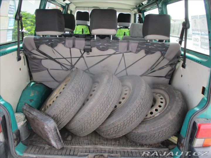 Volkswagen Transporter 2,5 TDi 8 Míst Tažné 2001