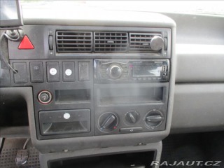 Volkswagen Transporter 2,5 TDi 8 Míst Tažné 2001