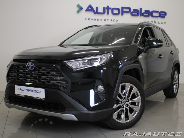 Toyota RAV4 2,5 Hybrid Executive ČR 2022