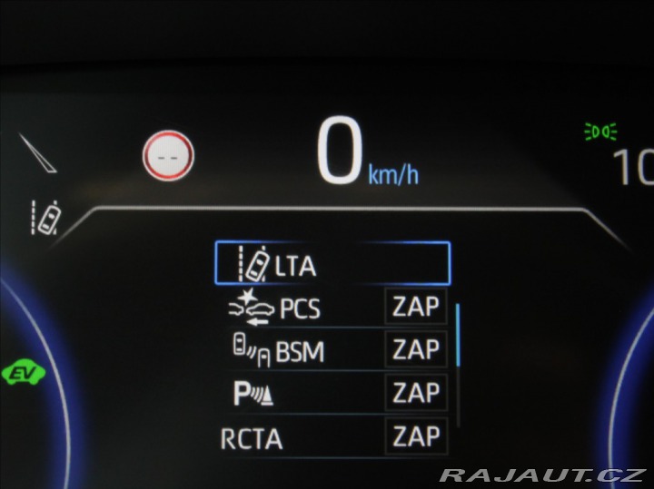 Toyota RAV4 2,5 Hybrid Executive ČR 2022