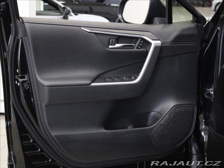 Toyota RAV4 2,5 Hybrid Executive ČR 2022