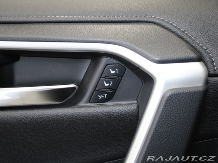 Toyota RAV4 2,5 Hybrid Executive ČR 2022