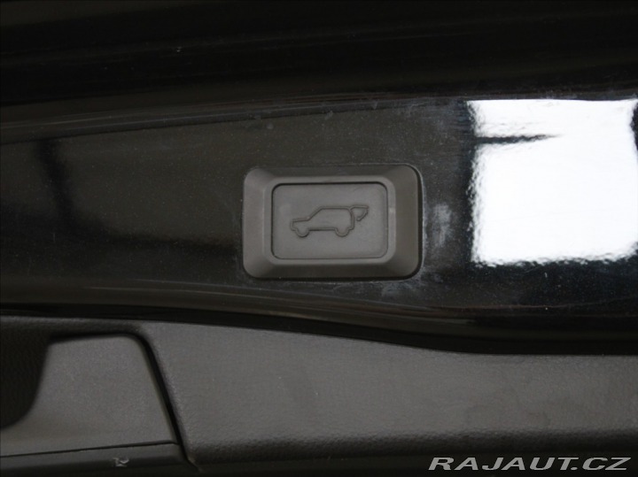 Toyota RAV4 2,5 Hybrid Executive ČR 2022