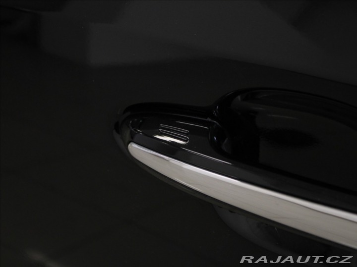 Toyota RAV4 2,5 Hybrid Executive ČR 2022