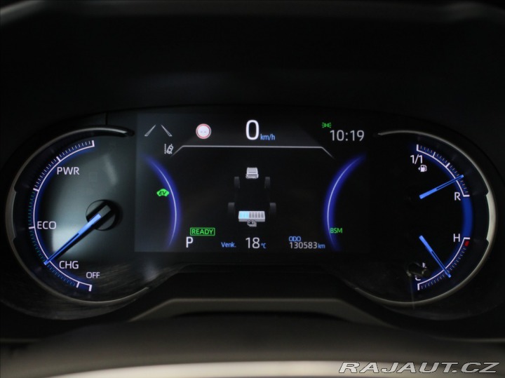 Toyota RAV4 2,5 Hybrid Executive ČR 2022