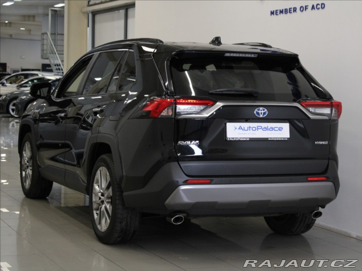 Toyota RAV4 2,5 Hybrid Executive ČR 2022