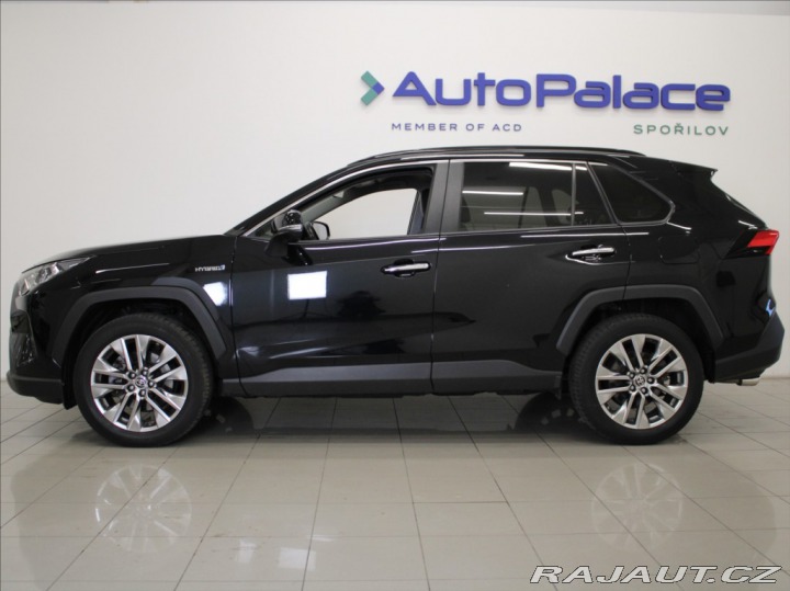 Toyota RAV4 2,5 Hybrid Executive ČR 2022