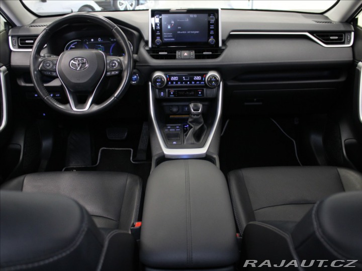 Toyota RAV4 2,5 Hybrid Executive ČR 2022