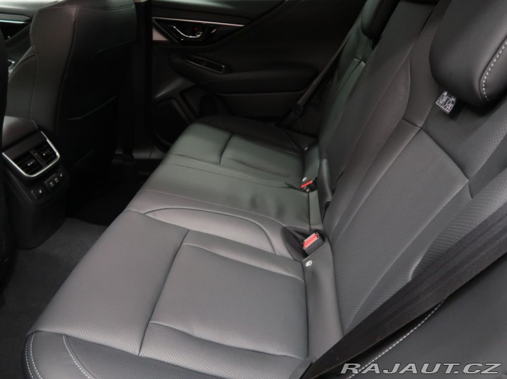 Subaru Outback 4x4 TOURING + černá kůže. 2025