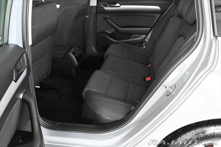 Volkswagen Passat 2,0 TDI 110kW DSG BUSINES 2022