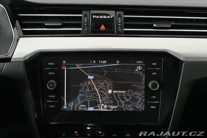 Volkswagen Passat 2,0 TDI 110kW DSG BUSINES 2022