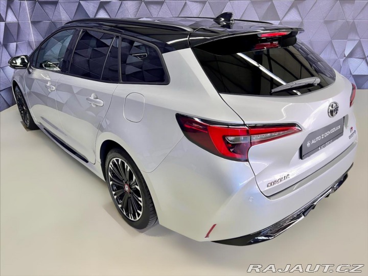 Toyota Corolla 1,8 HYBRID e-CVT GR SPORT 2024