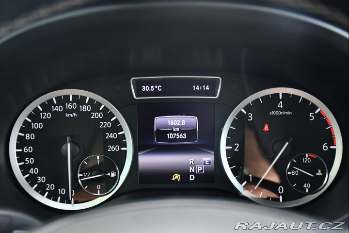 Infiniti Ostatní modely QX30 220 CDI 4MATIC PANO ACC 2018