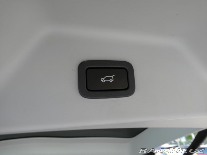 Land Rover Range Rover 4,4 SDV8 VOGUE,1.maj,ČR,D 2015