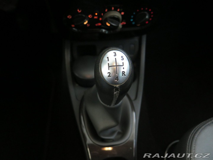 Dacia Duster 1.616V,kůže,klima,tažné,1 2011