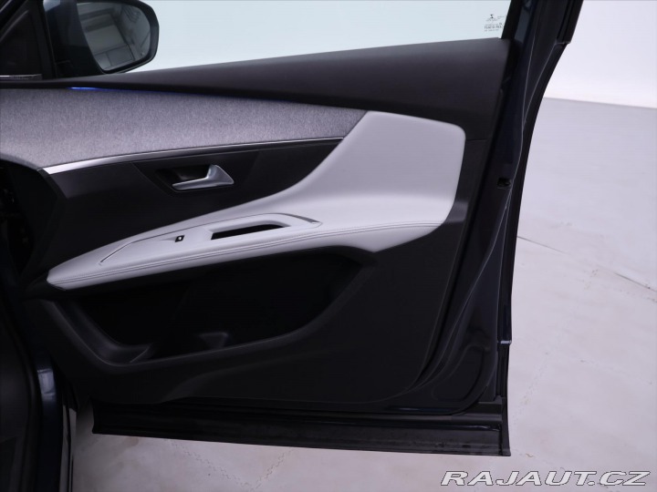 Peugeot 5008 1,2 PT 96kW Allure 7-Míst 2017
