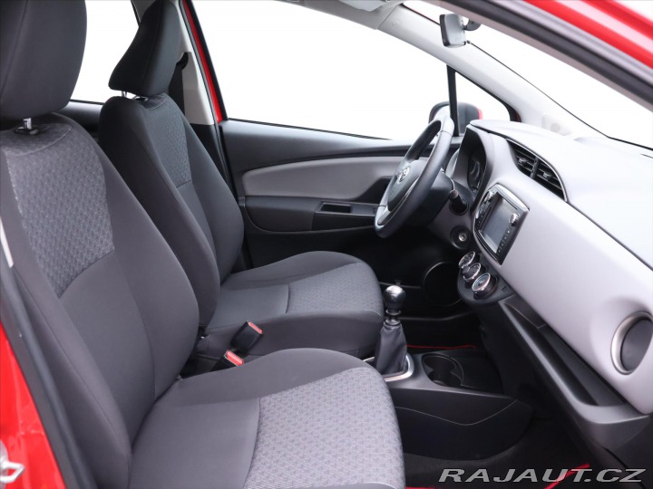 Toyota Yaris 1,3 VVT-i Active CZ 1.Maj 2014