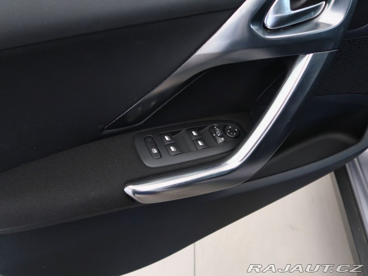 Peugeot 2008 1.2PureTech,81kW,ALLURE,A 2016