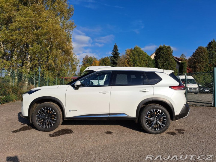Nissan X-Trail Tekna 213k 7 míst ZAMLUVE 2024