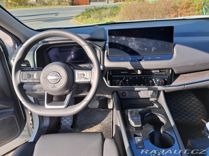 Nissan X-Trail Tekna 213k 7 míst ZAMLUVE 2024
