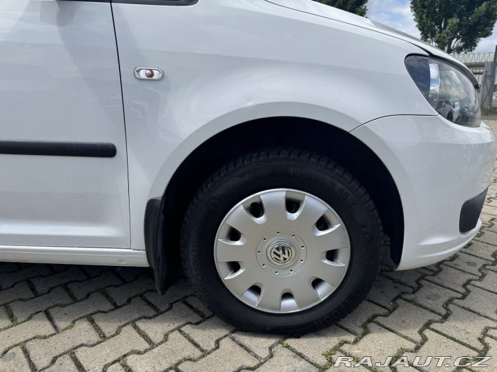 Volkswagen Caddy 1,6 TDI 75KW TAŽNÉ SK STK 2011
