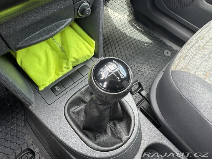 Volkswagen Caddy 1,6 TDI 75KW TAŽNÉ SK STK 2011