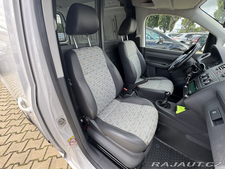 Volkswagen Caddy 1,6 TDI 75KW TAŽNÉ SK STK 2011