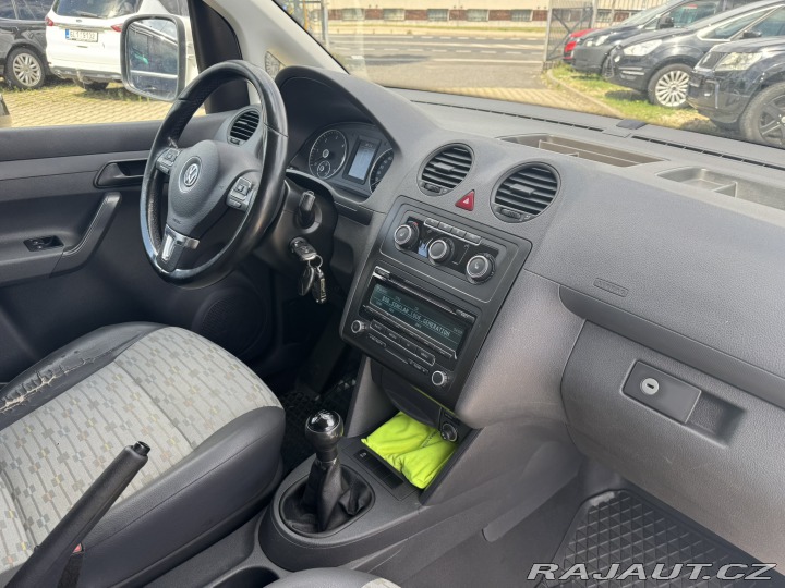 Volkswagen Caddy 1,6 TDI 75KW TAŽNÉ SK STK 2011