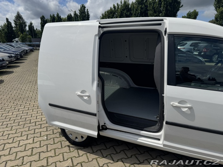 Volkswagen Caddy 1,6 TDI 75KW TAŽNÉ SK STK 2011