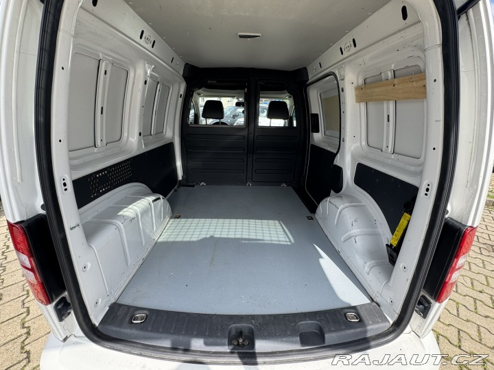 Volkswagen Caddy 1,6 TDI 75KW TAŽNÉ SK STK 2011