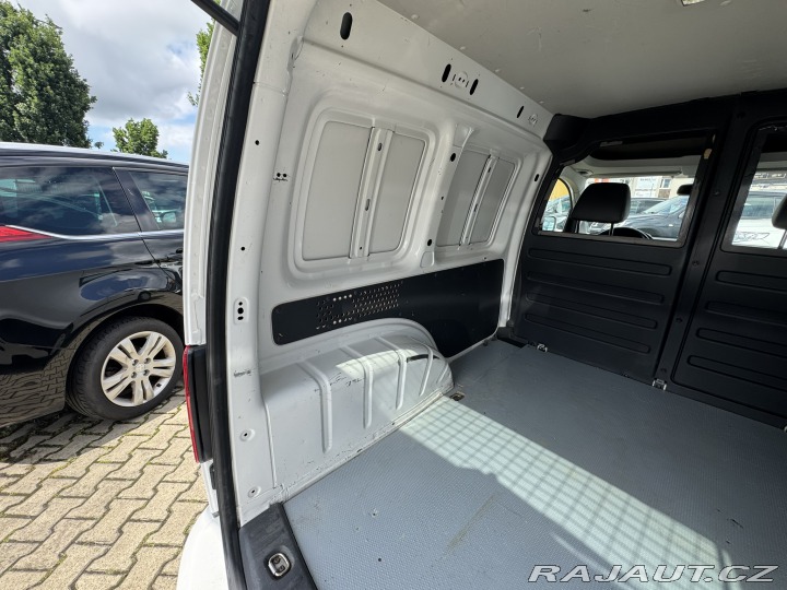 Volkswagen Caddy 1,6 TDI 75KW TAŽNÉ SK STK 2011
