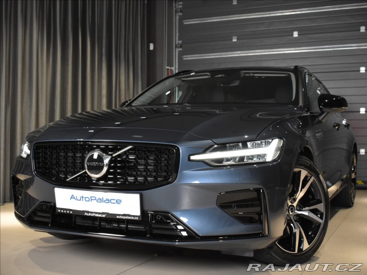 Volvo V60 2,0 B4 Plus Dark 2025