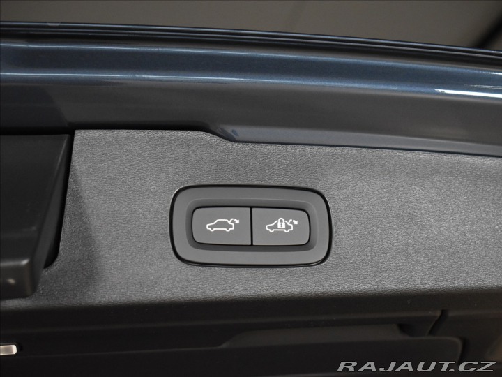 Volvo V60 2,0 B4 Plus Dark 2025