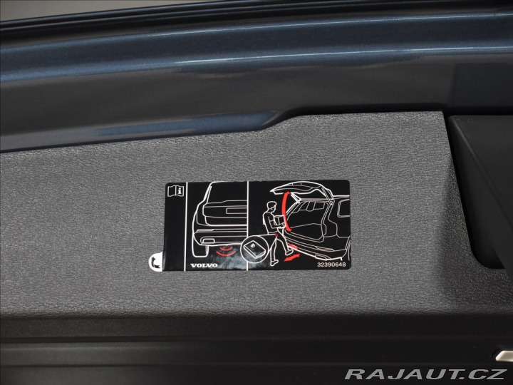 Volvo V60 2,0 B4 Plus Dark 2025