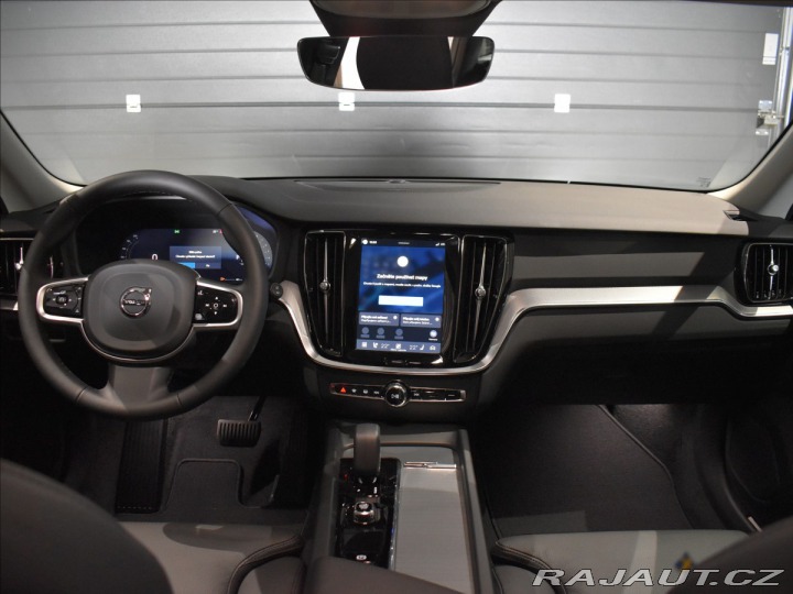 Volvo V60 2,0 B4 Plus Dark 2025