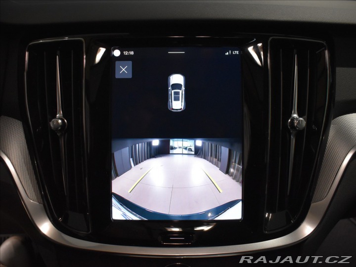 Volvo V60 2,0 B4 Plus Dark 2025