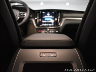 Volvo V60 2,0 B4  Plus Dark 2025
