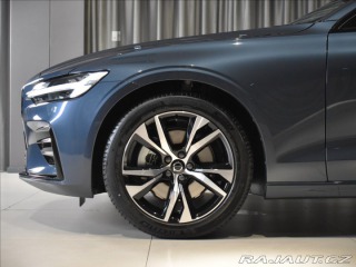 Volvo V60 2,0 B4  Plus Dark 2025