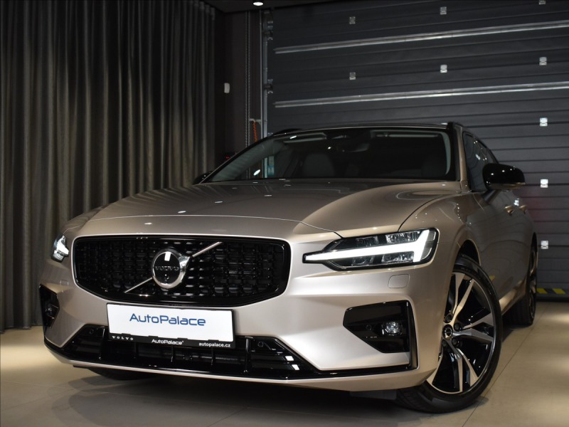 Volvo V60 2,0 B4  Ultra Dark