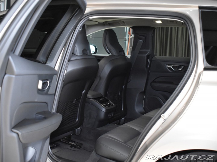 Volvo V60 2,0 B4 Ultra Dark 2025