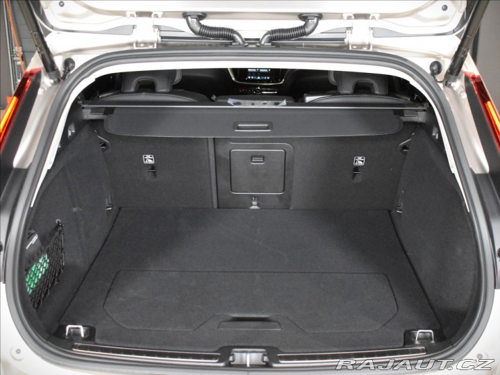Volvo V60 2,0 B4 Ultra Dark 2025