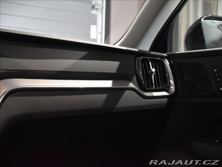 Volvo V60 2,0 B4 Ultra Dark 2025