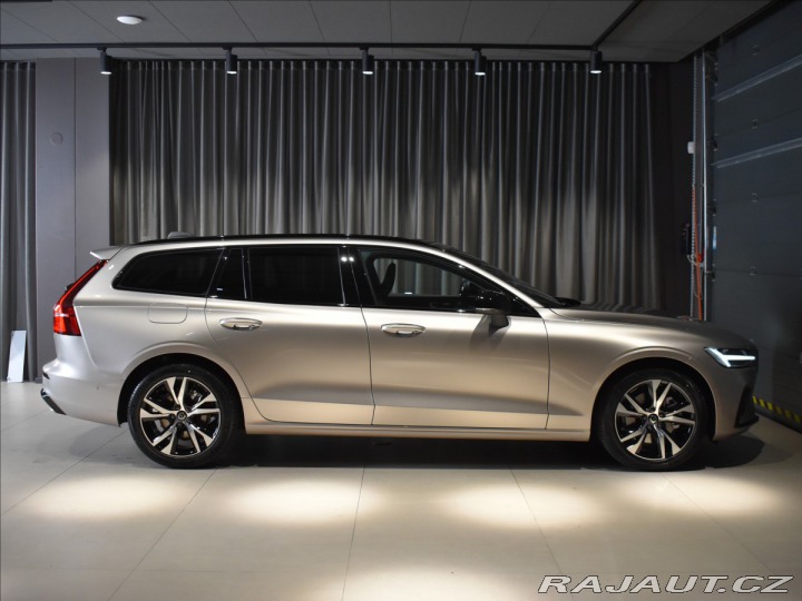 Volvo V60 2,0 B4 Ultra Dark 2025
