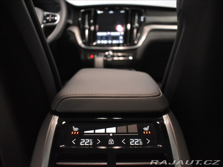 Volvo V60 2,0 B4 Ultra Dark 2025