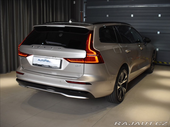 Volvo V60 2,0 B4 Ultra Dark 2025